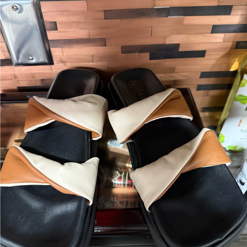 AlohasBlack and Tan Slide Sandals